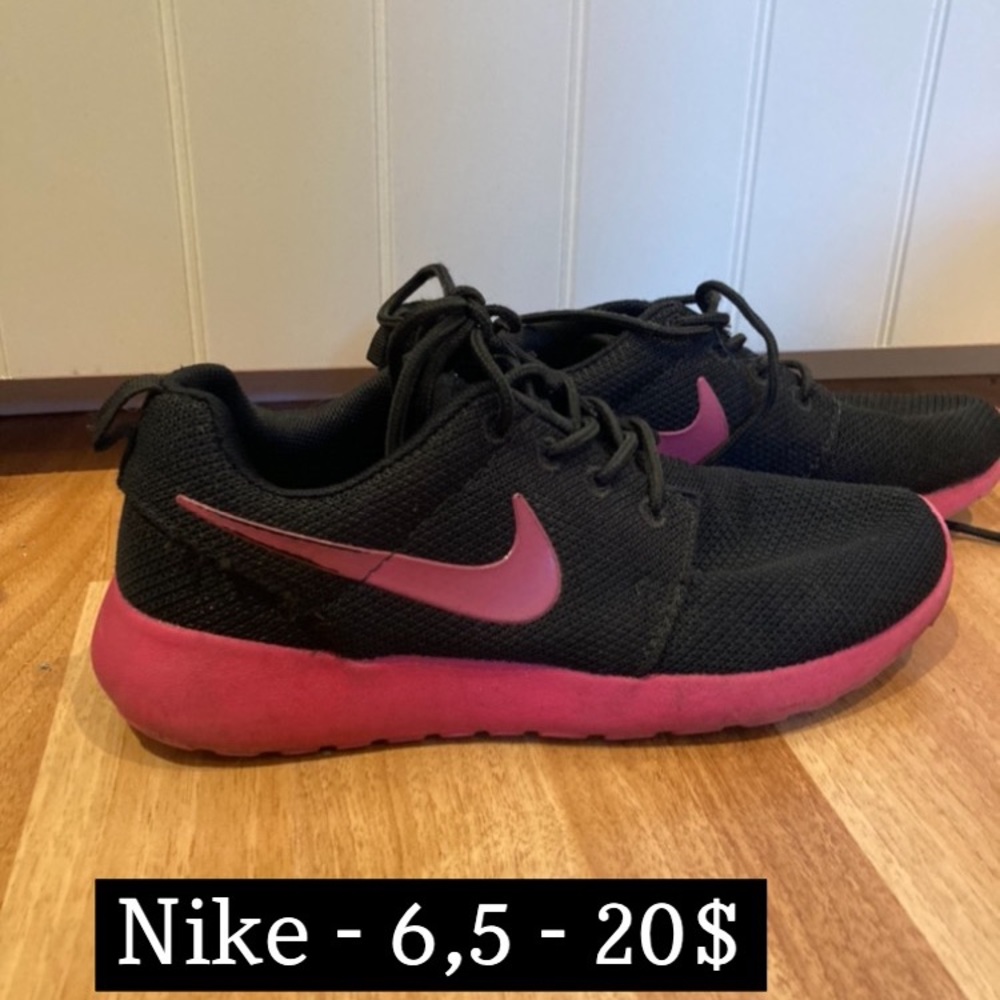 Nike shoes - Picture 1 of 1